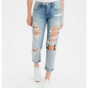 American Eagle, Tom-girl, ripped, light wash jeans